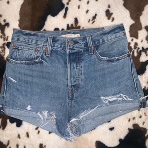 Levi’s wedgie shorts size 27